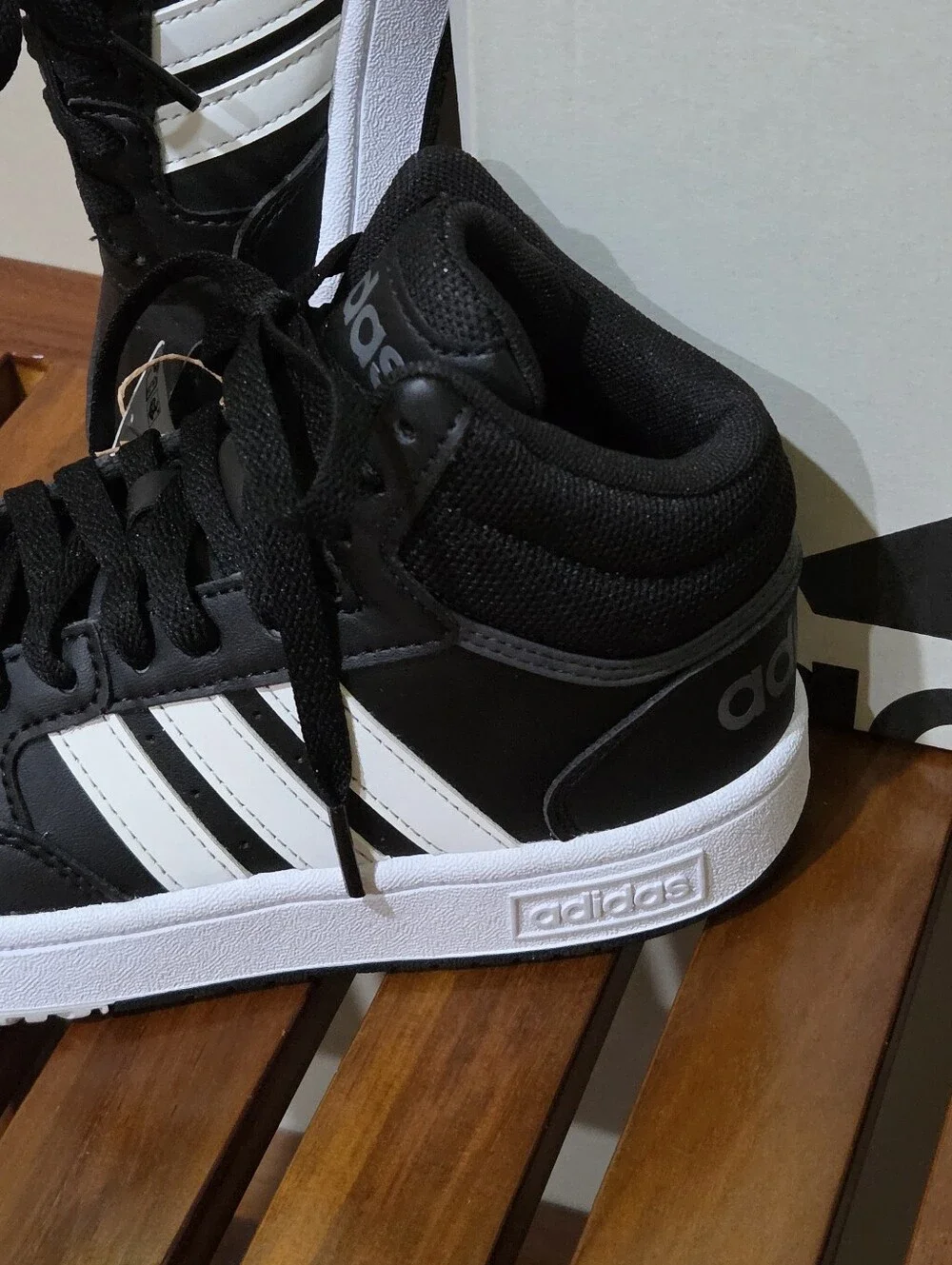 adidas Boy's Black and White Hoops 3.0 MID High-Top Basketball Sneakers Size 2